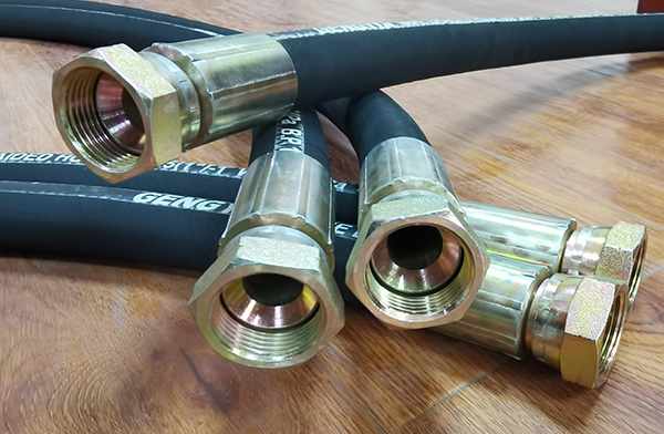 鋼絲編織液壓管.jpg 鋼絲編織液壓管.jpg