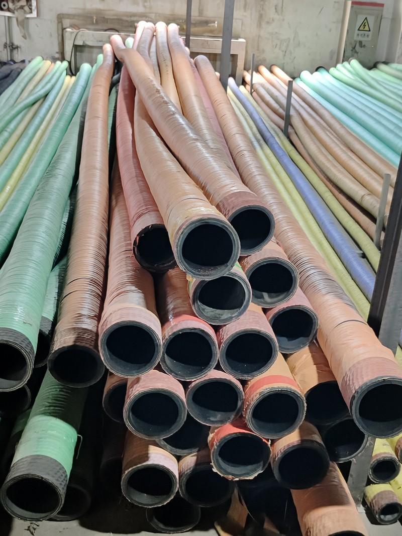 橡膠鋼絲埋吸膠管.jpg
